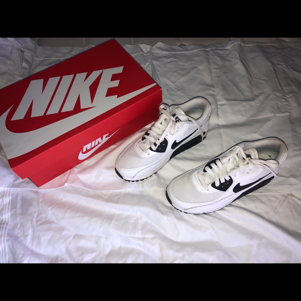 Nike Wmns Air Max 90 Essential